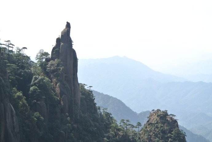 经典登山的诗句（适合爬山发朋友圈的短句子）