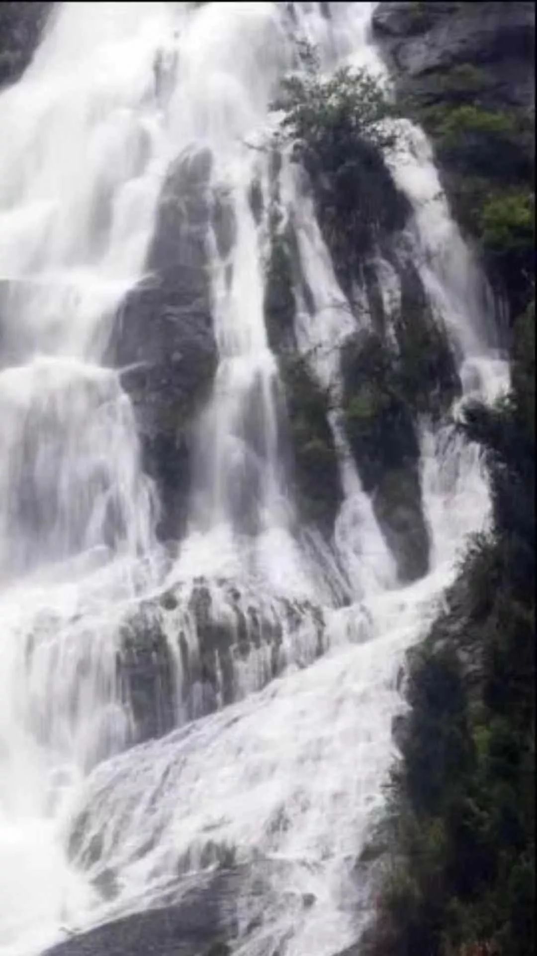 形容瀑布的唯美句子（描写瀑布的好词好句）