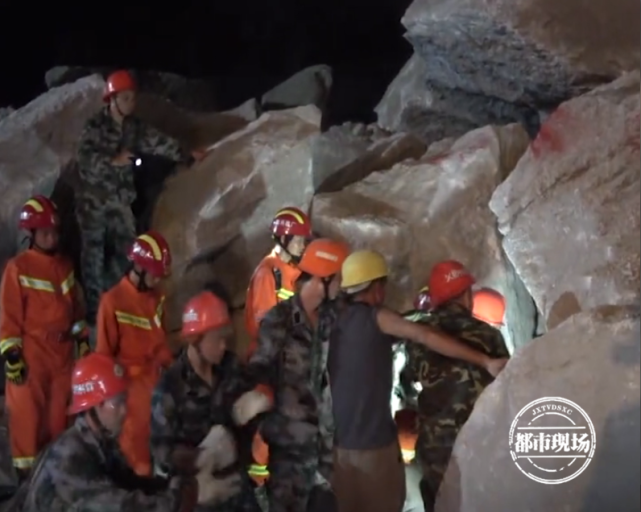 现代英雄事迹有哪些人物（平民英雄事迹的素材）