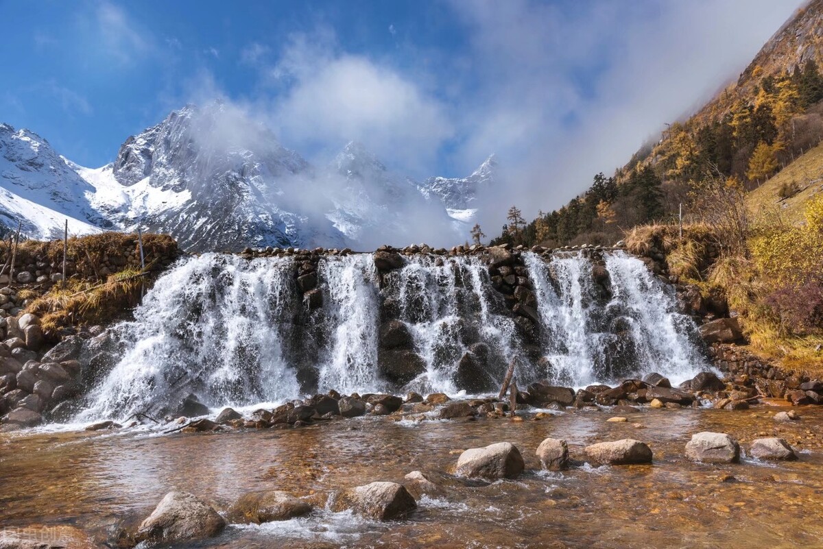 形容瀑布景色优美句子（描写瀑布的唯美诗句）