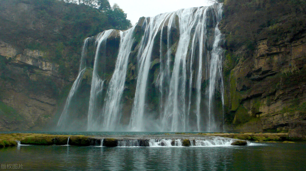 形容瀑布景色优美句子（描写瀑布的唯美诗句）