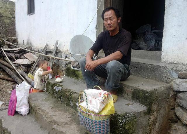 兄弟阋于墙外御其侮什么意思（兄弟阋于墙外御其侮解释）