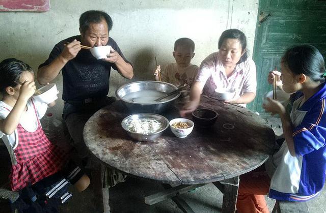 兄弟阋于墙外御其侮什么意思（兄弟阋于墙外御其侮解释）