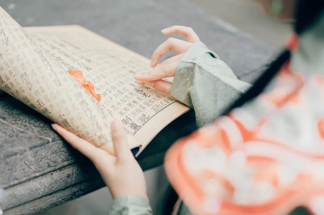 最浪漫的古诗词句（浪漫的爱情诗句分享）