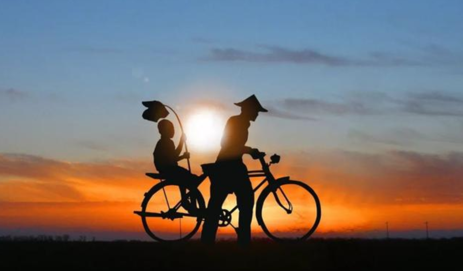 父爱短诗现代简短（关于父爱的诗歌现代诗鉴赏）