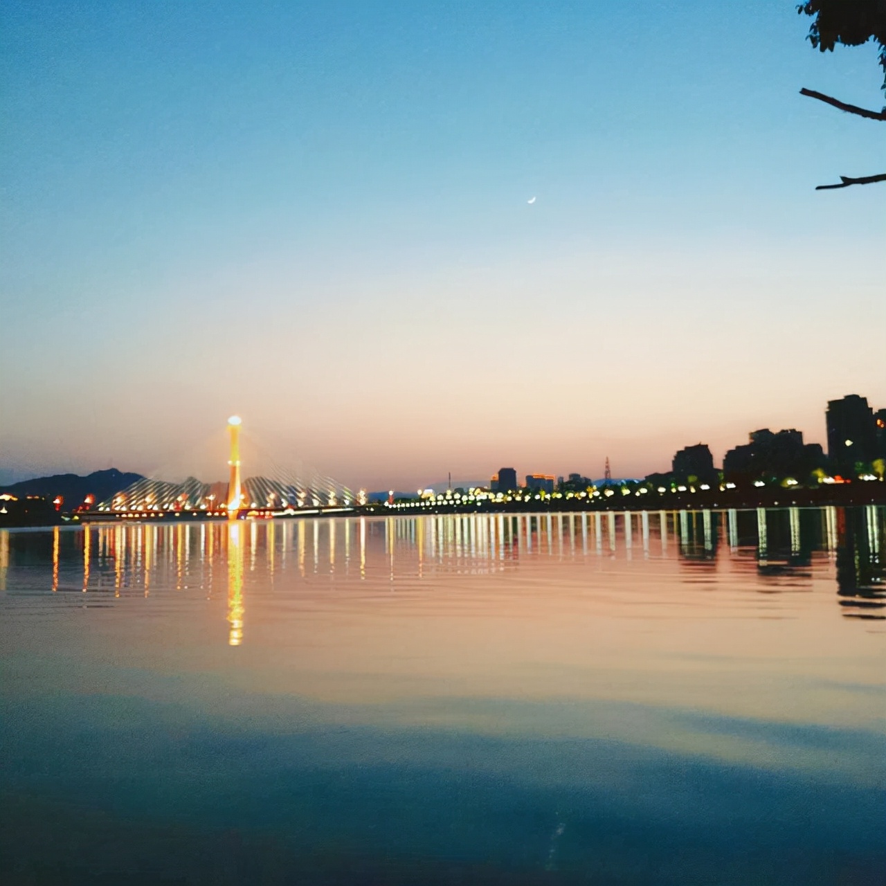 描写景物的词语（形容景色特别美的词语）