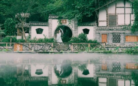 跟水有关的古诗（描写水的诗句大全）