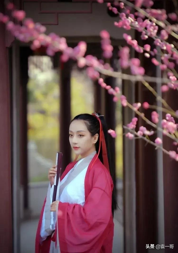 描写风景的现代诗摘抄（简短优美的现代诗）