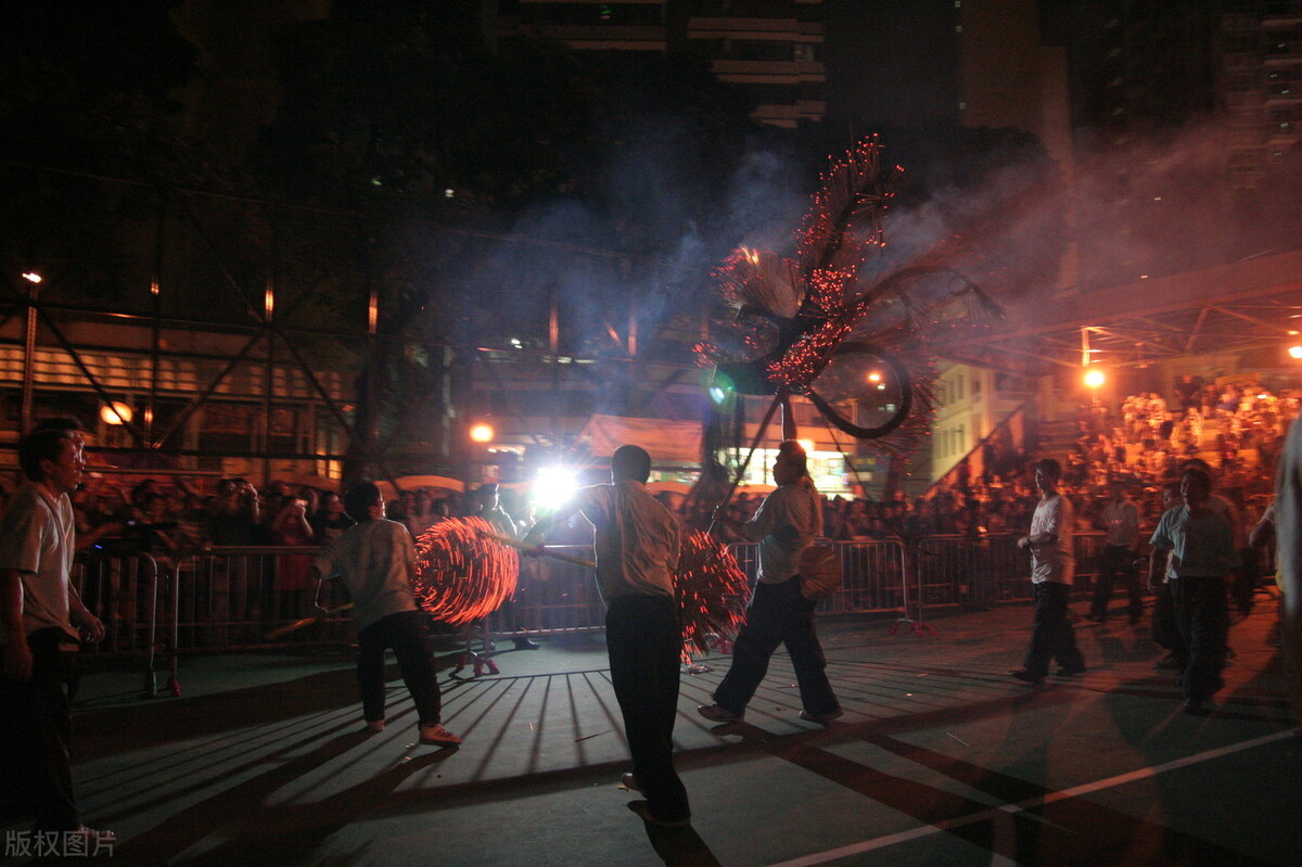 关于中秋的故事和传说（中秋节的来历传说）