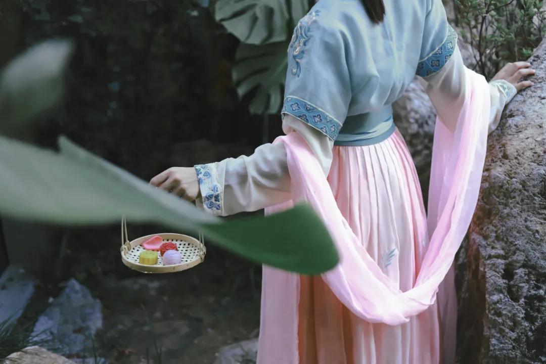 追忆往昔的诗句（关于忆往昔的诗句）