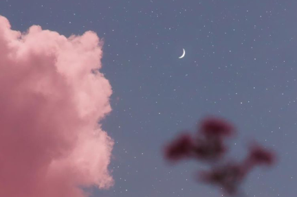 描写晚霞的颜色（形容晚霞在爱情中的寓意句子）