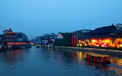 夜泊秦淮近酒家的意思（泊秦淮的全诗赏析）