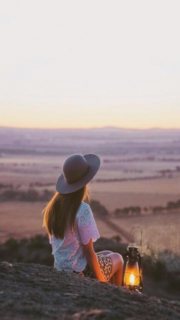 饮酒其七陶渊明翻译（饮酒其七陶渊明情感）