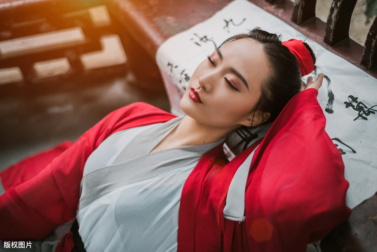 关于饮茶的诗句（悠闲自在饮茶的诗词）