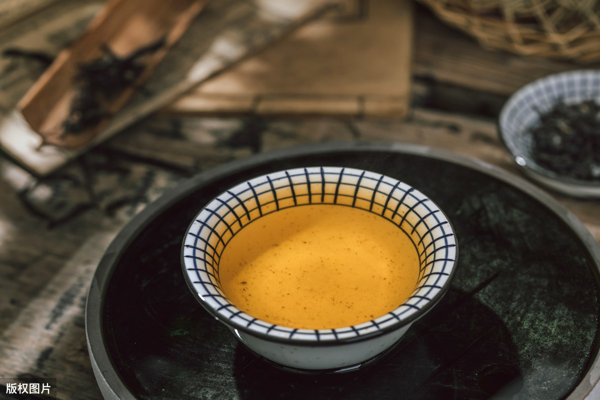 关于饮茶的诗句（悠闲自在饮茶的诗词）