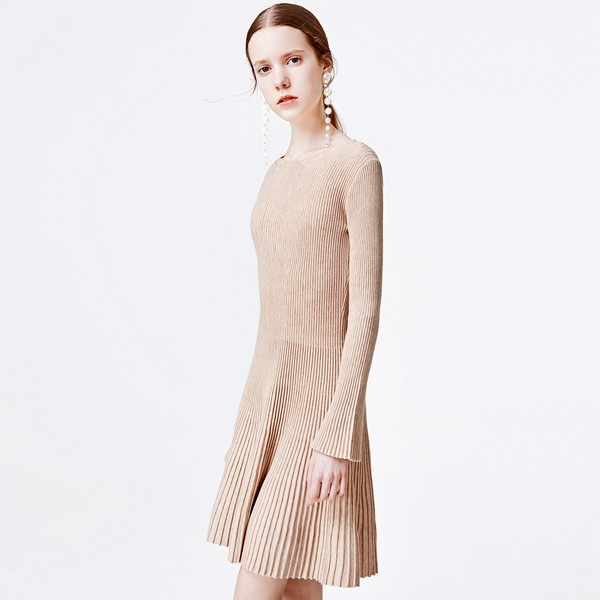 丰富冬季造型，少不了这些百褶裙的神助攻