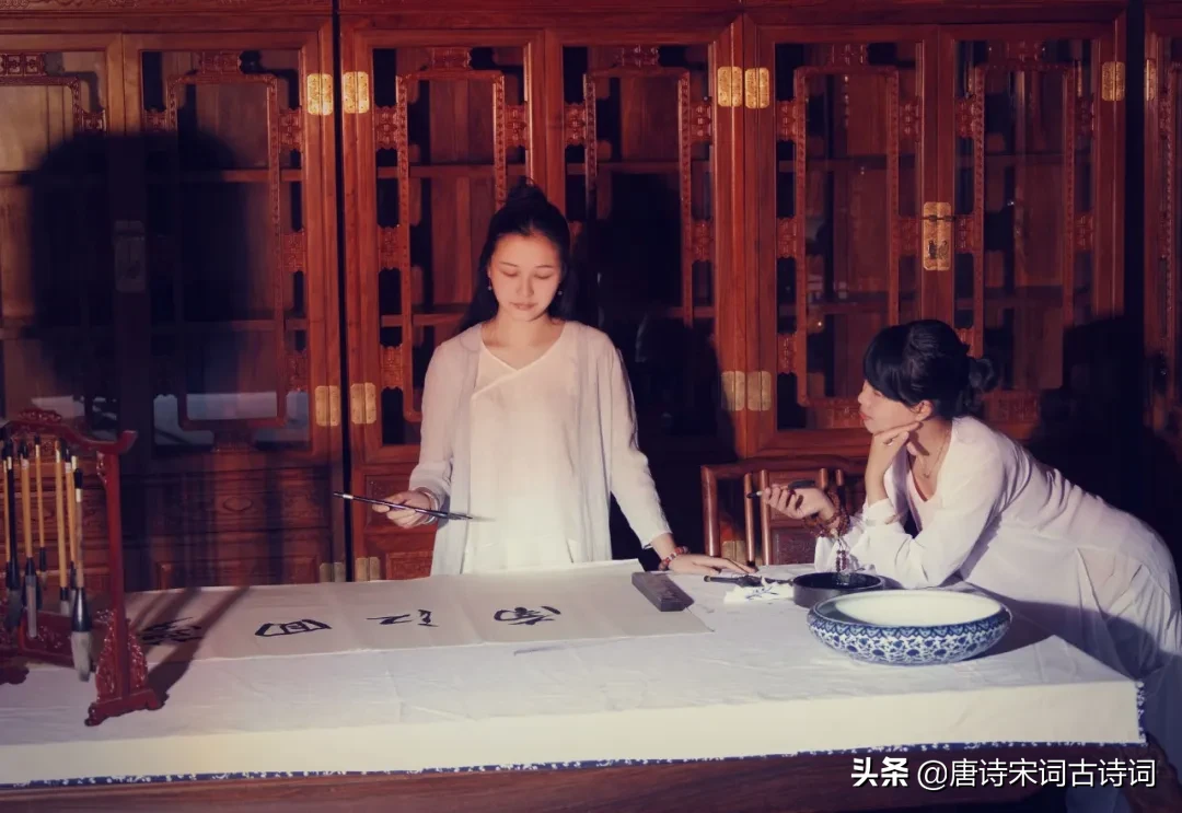 关于读书的现代诗（赞美读书的现代诗歌）