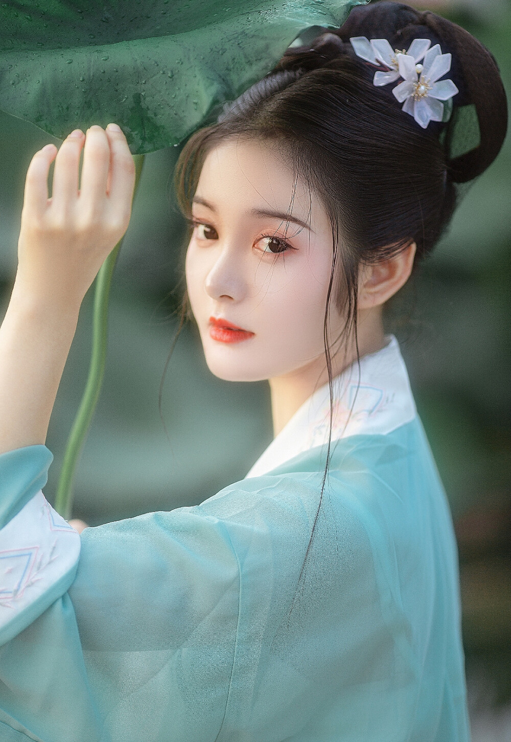 形容女生好看的诗句（赞美女子的古诗词）