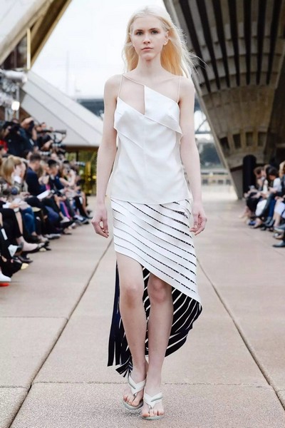 不走寻常路满足怪趣味 做有趣的人穿有趣的衣