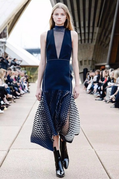 不走寻常路满足怪趣味 做有趣的人穿有趣的衣