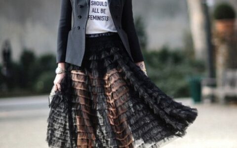 简简单单就好看，黑白穿出大牌感