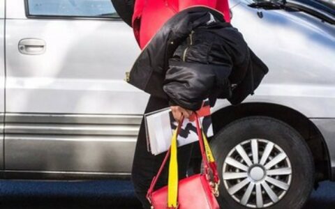 新年红色穿搭指南，时髦喜庆都要兼顾