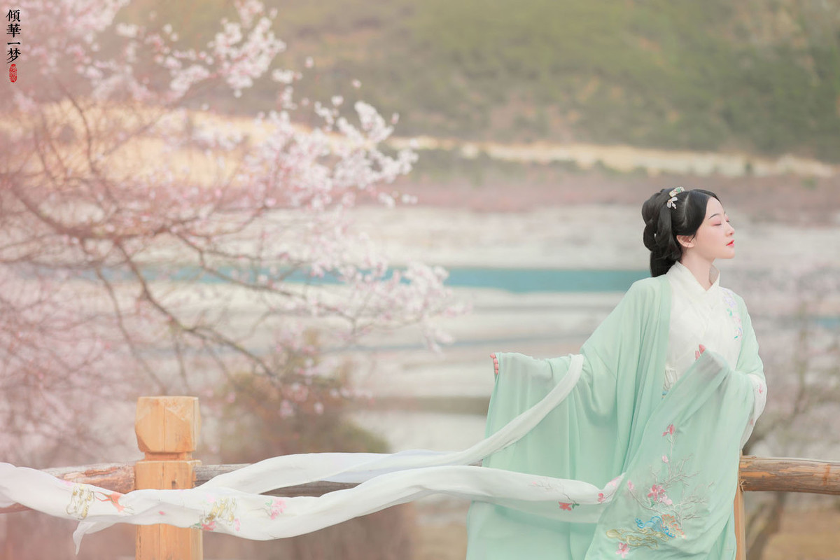 杜甫描写春天的诗有哪些（杜甫最美的两首春天律诗）