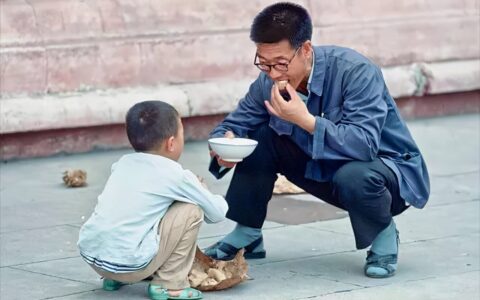 关于童年的现代诗（以童年为主题的现代诗）