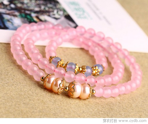 度假装扮最深心机当属小巧灵便的配饰