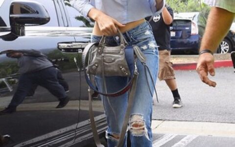 时髦无负担，今夏被露肩元素包围了