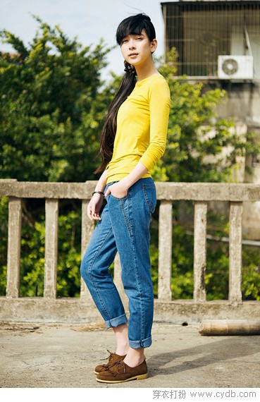 换表情的牛仔裤今年要美出天际