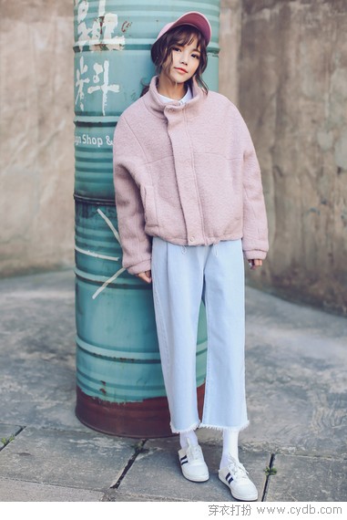 换表情的牛仔裤今年要美出天际