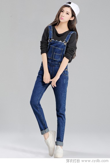 换表情的牛仔裤今年要美出天际
