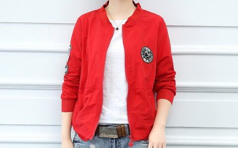 对付换季温差，只要一件棒球服