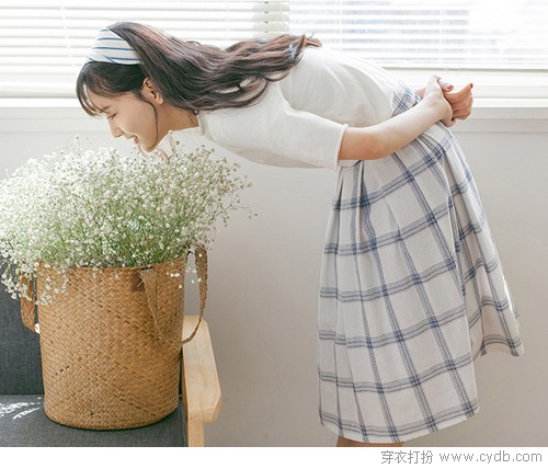 春风越荡漾，百褶裙越撩人