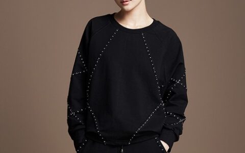 搭配不用愁 基本款T恤hold住春天