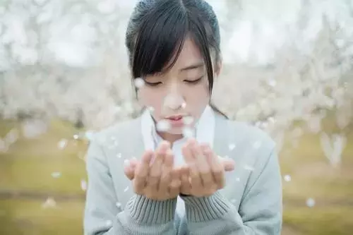 一个人为生活心烦的说说（心情低落很心烦的短句）
