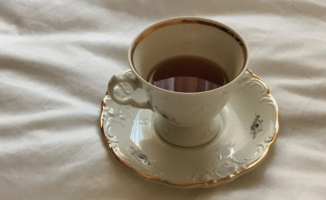 放下一段不该有的感情（一瞬间彻底醒悟的说说）