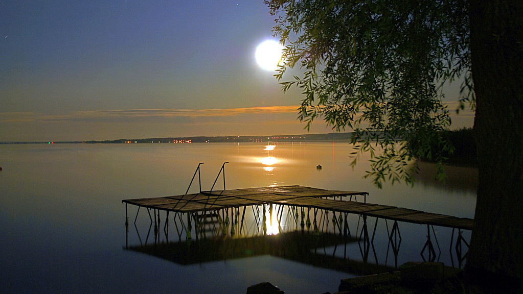 形容月光的诗句和古诗（描写月亮的诗词名句）