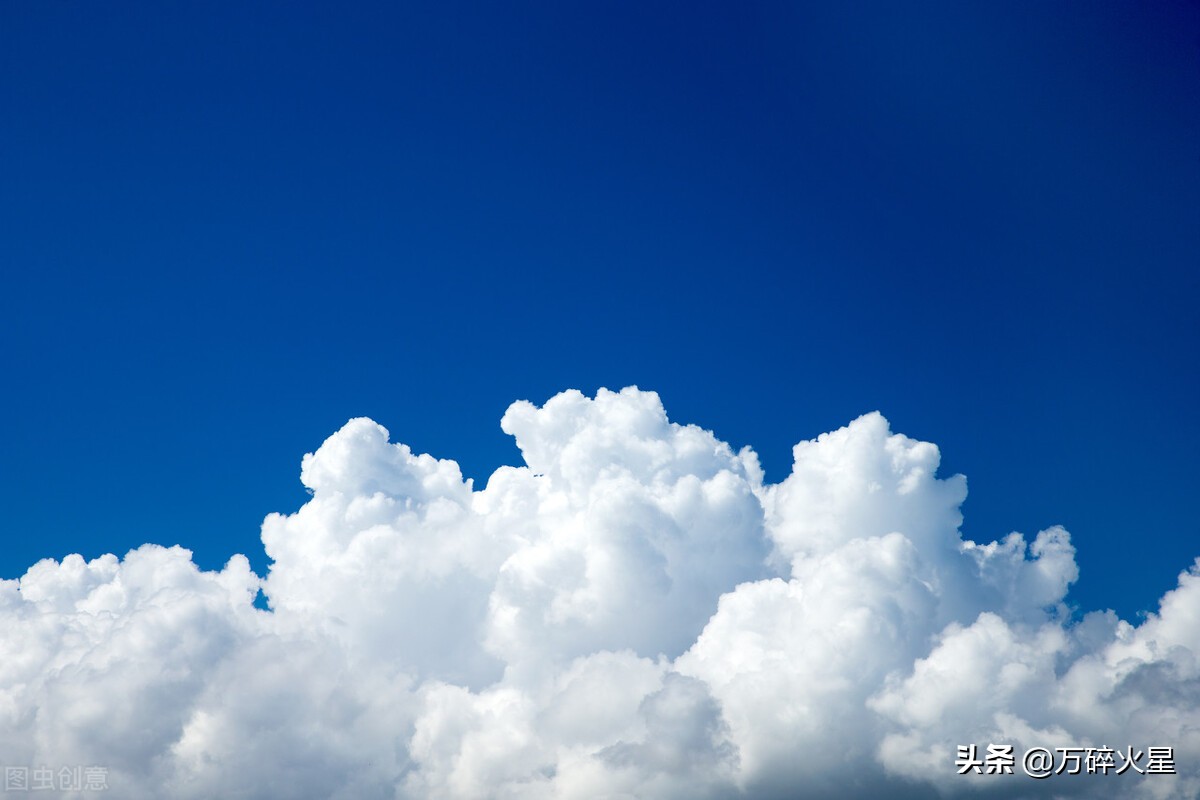 描写云的诗句优美句子（赞美云彩最经典的诗词）