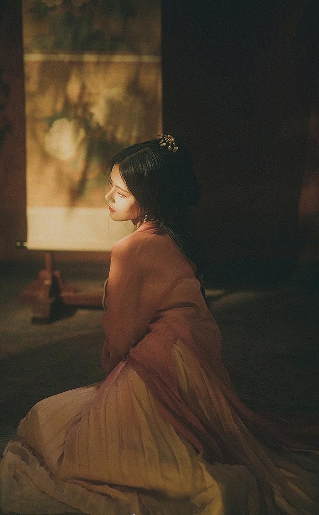世上最经典的浪漫情诗（浪漫到骨子里唯美诗句）