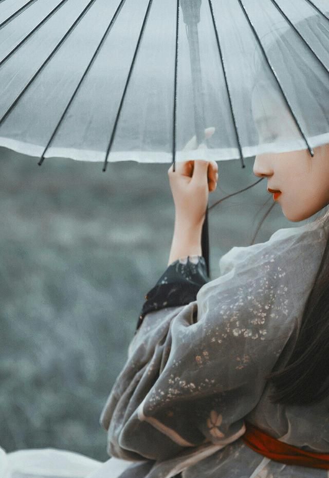 世上最经典的浪漫情诗（浪漫到骨子里唯美诗句）