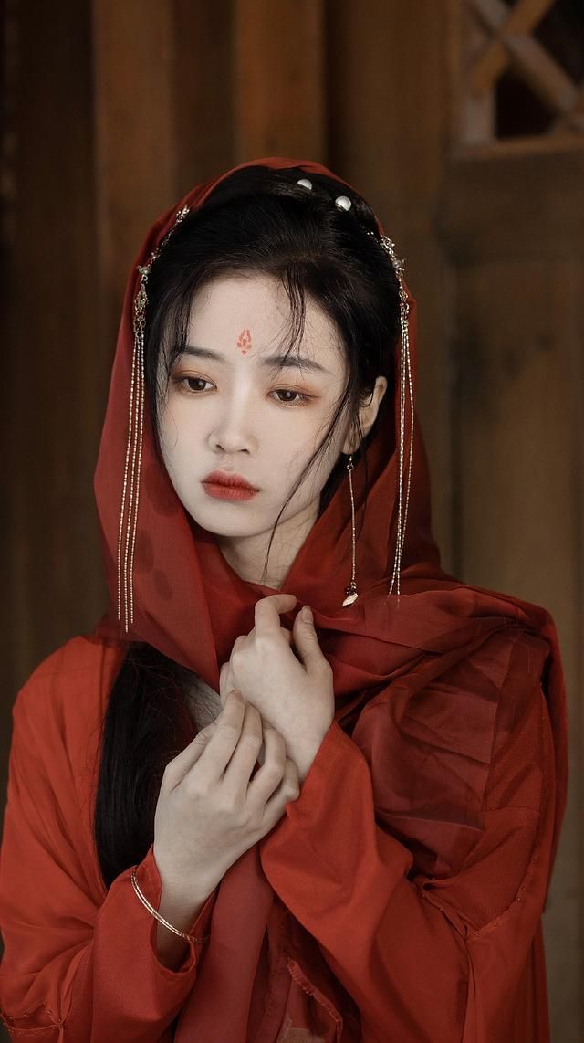 世上最经典的浪漫情诗（浪漫到骨子里唯美诗句）