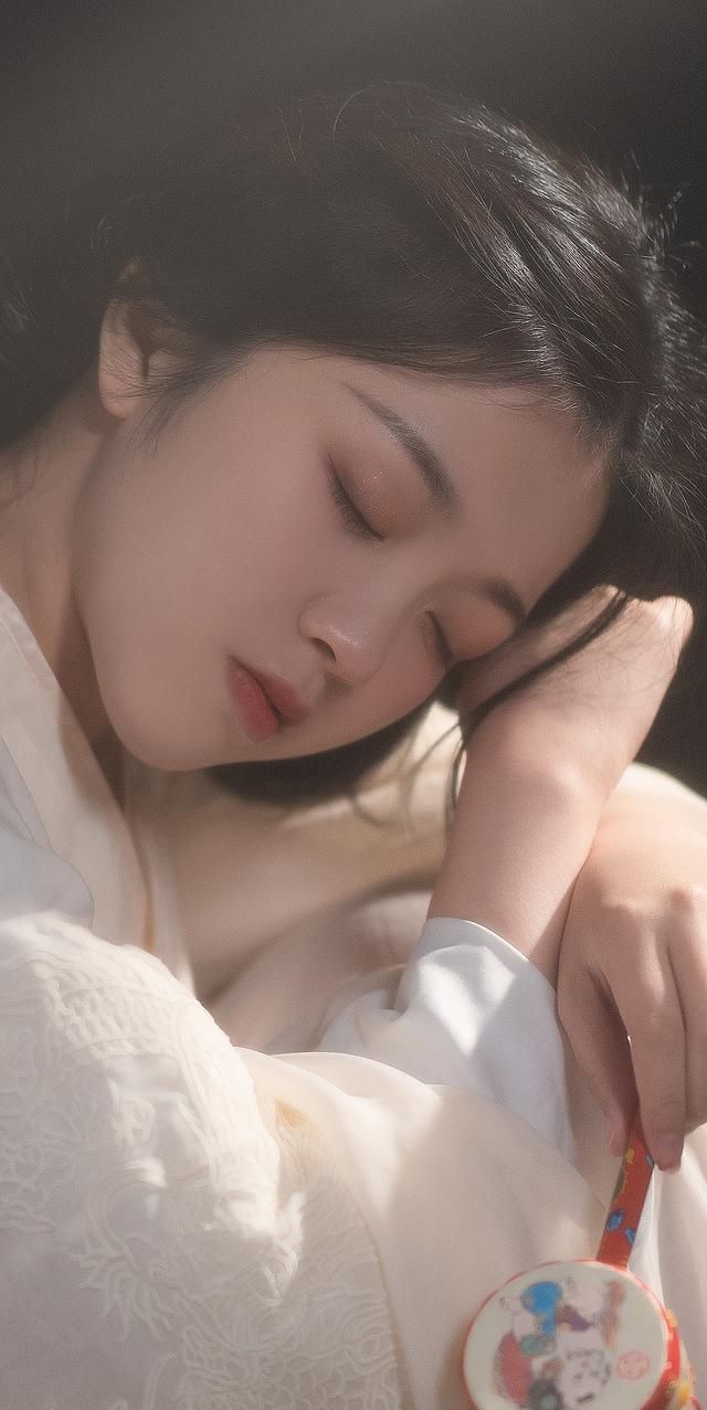 世上最经典的浪漫情诗（浪漫到骨子里唯美诗句）
