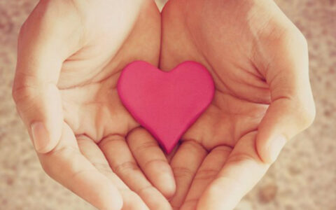 家的温馨说说心情短语（关于家的优美句子）