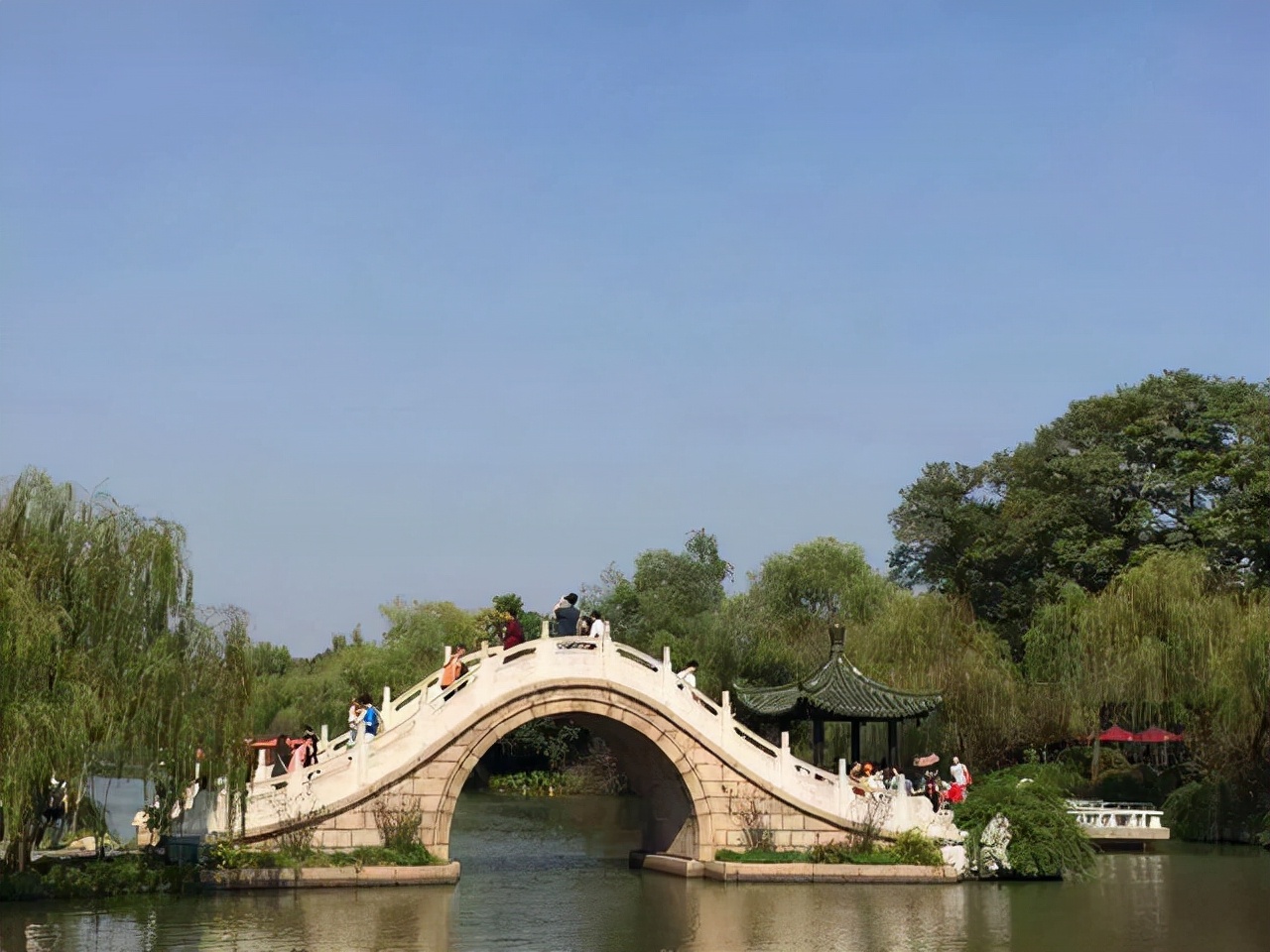 赞美西湖的古诗词有哪些（形容西湖美景的佳句）