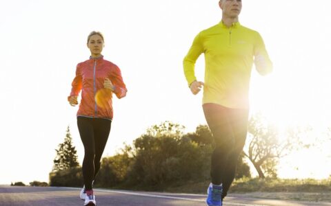 运动的句子唯美简短（运动与快乐经典语录）