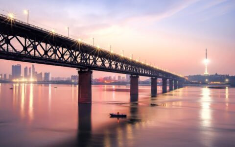 经典现代诗摘抄（经典现代诗歌大全）