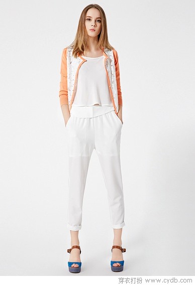 外套这样穿保你很有范儿