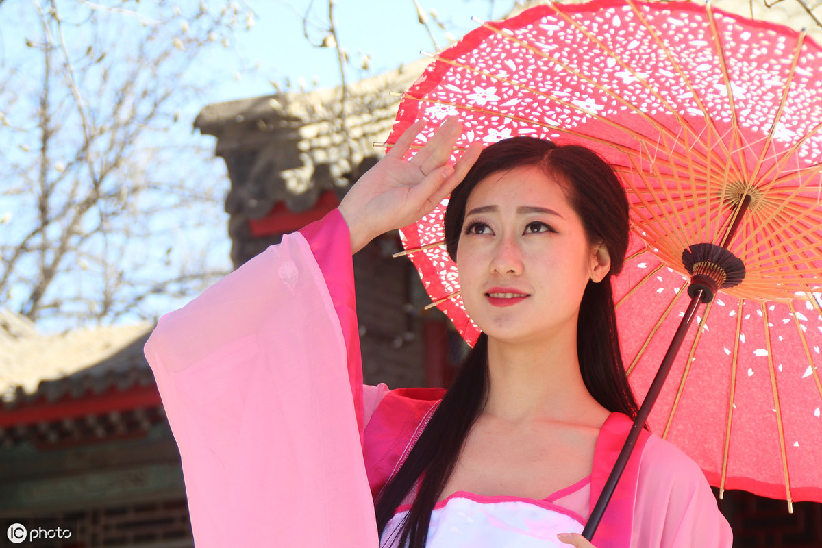 形容头发很美的诗句（有关头发的唯美句子）